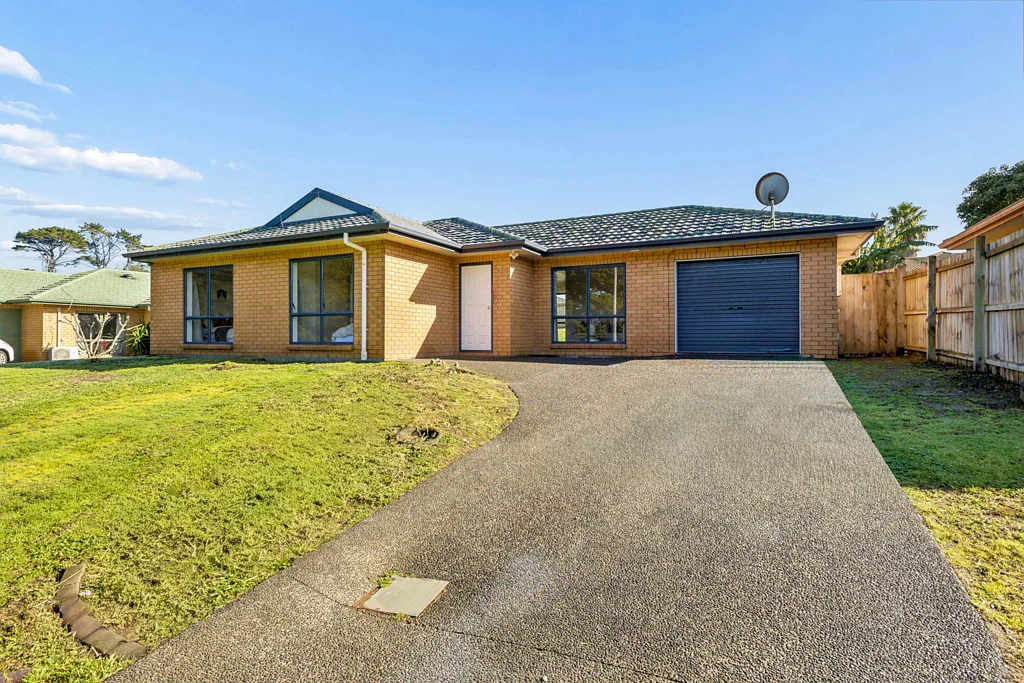 Clendon Park 3 Bedroom Solid Family Home, Big Potential