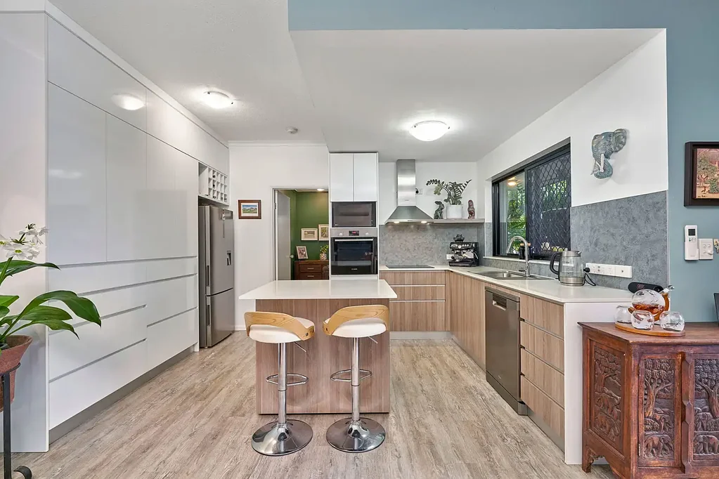Redlynch 2Moenga Fully Renovated Ground Floor Luxury in the Heart of Redlynch