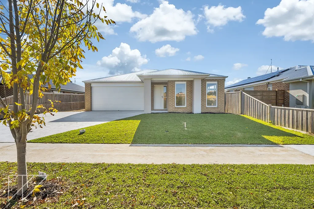 Warragul 4chambre Stylish Brand New Home with Space for the Whole Family