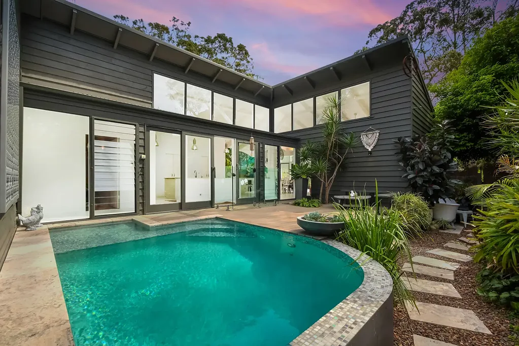 Pearl Beach 5 Bedroom Tropical paradise oasis moments to the sand