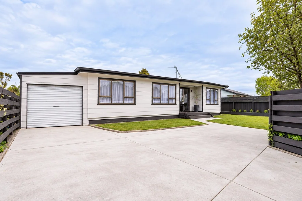 Greenmeadows 3Moenga Sunny, renovated and ready for you