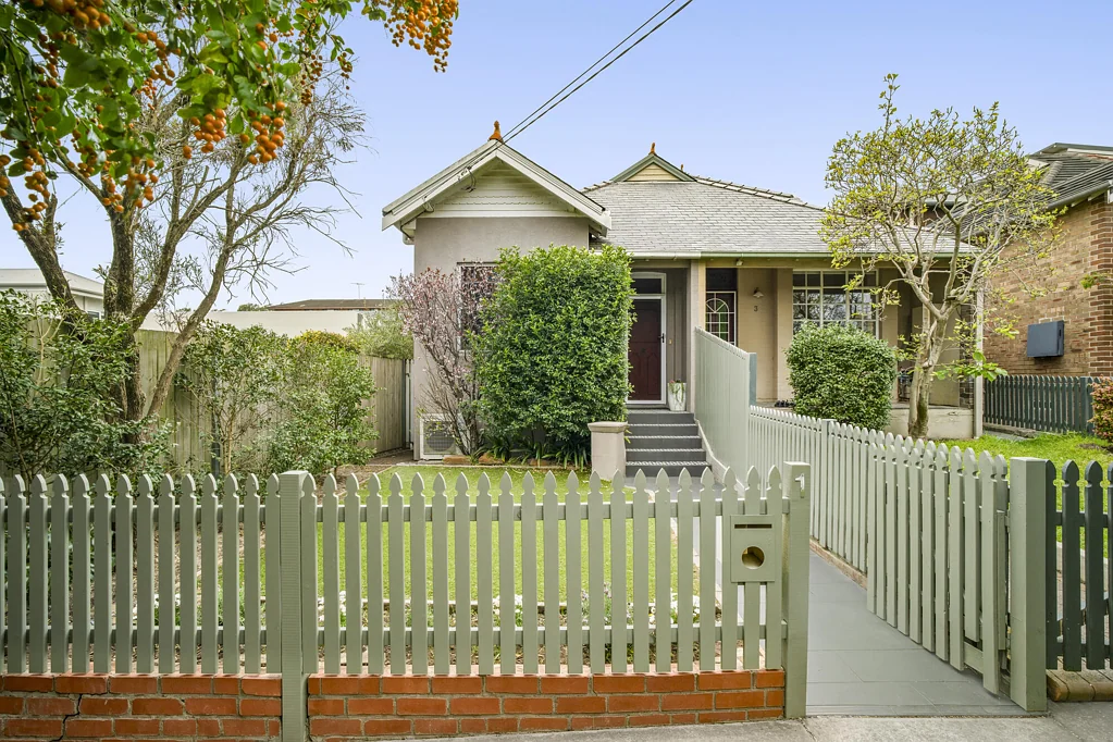 Randwick 3બેડરૂમ Elegant Family Sanctuary with Timeless Character and DA-Approved Driveway