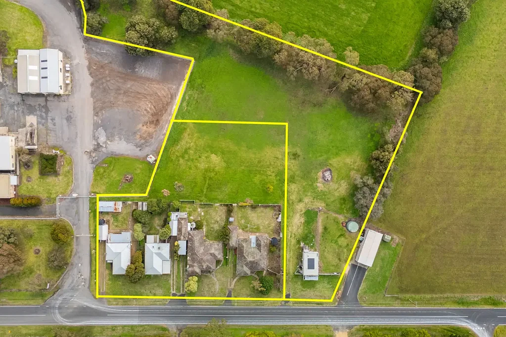 Mil-Lel  EXCEPTIONAL INVESTMENT OPPORTUNITY – FOUR HOMES + LAND BLOCK -ONE LOCATION