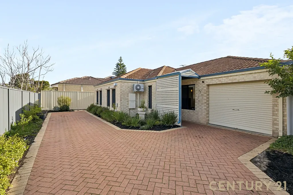 Carlisle 3房  HIDDEN CARLISLE GEM WITH GREAT PARKING OPTIONS & LOADS OF POTENTIAL!!
