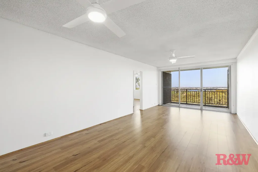 Top Floor Apartment with Spectacular District & Harbour Views