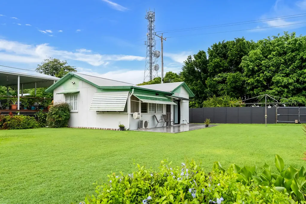Bungalow 2房  Buy One or Secure Both - Rare Dual Lot Opportunity in Bungalow