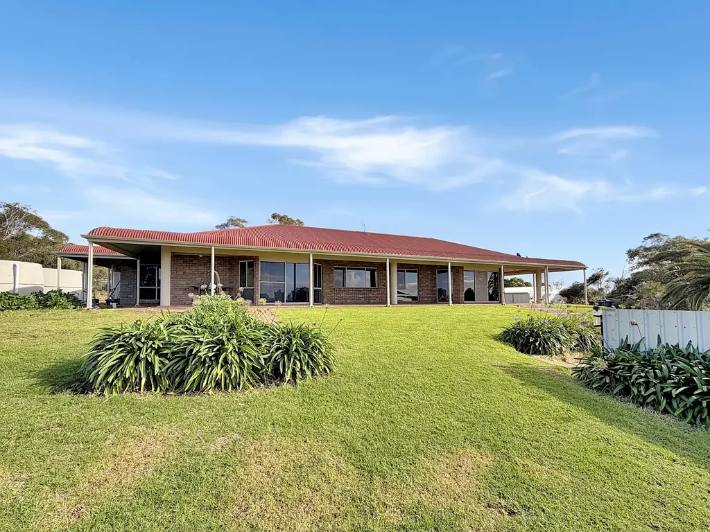 Expansive rural living 10 minutes from Port Lincoln CBD