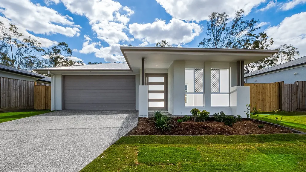 Brand New 4-Bedroom Family Home in The Village, Jimboomba