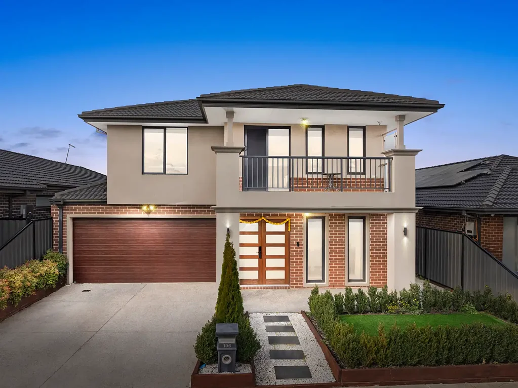 Craigieburn 4कमरा Stylish Double-Storey Family Home with Multiple Living Zones in Craigieburn