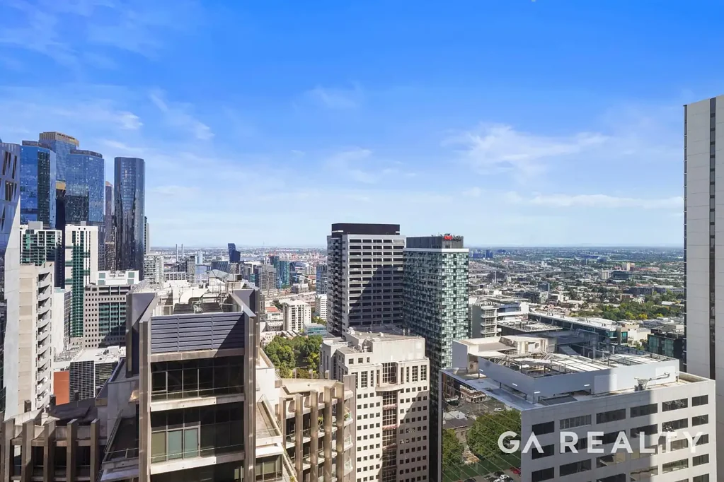 Melbourne 2房 城市景观壮丽 现代设施齐全 步行商圈学府 专属高层奢居 住户娱乐丰富 高级电器配置 Luxurious City Living at 3702/318 Queen Street, Melbourne
