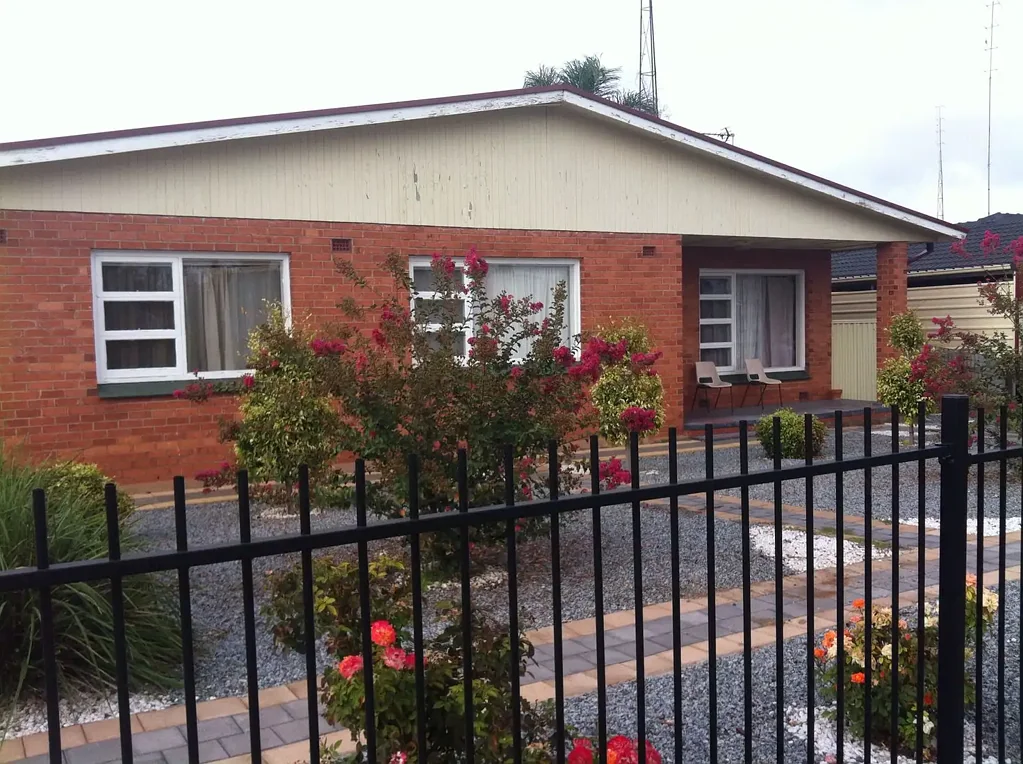 An independent house in an excellent location - Close to all the amenities including Schools