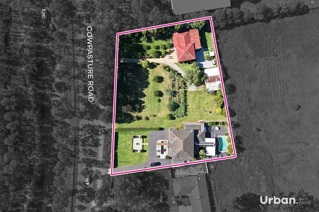 Carnes Hill 7房 位于广阔 Carnes Hill 地块上的罕见双居生活机会 Rare Dual Living Opportunity on Expansive Carnes Hill Landholding