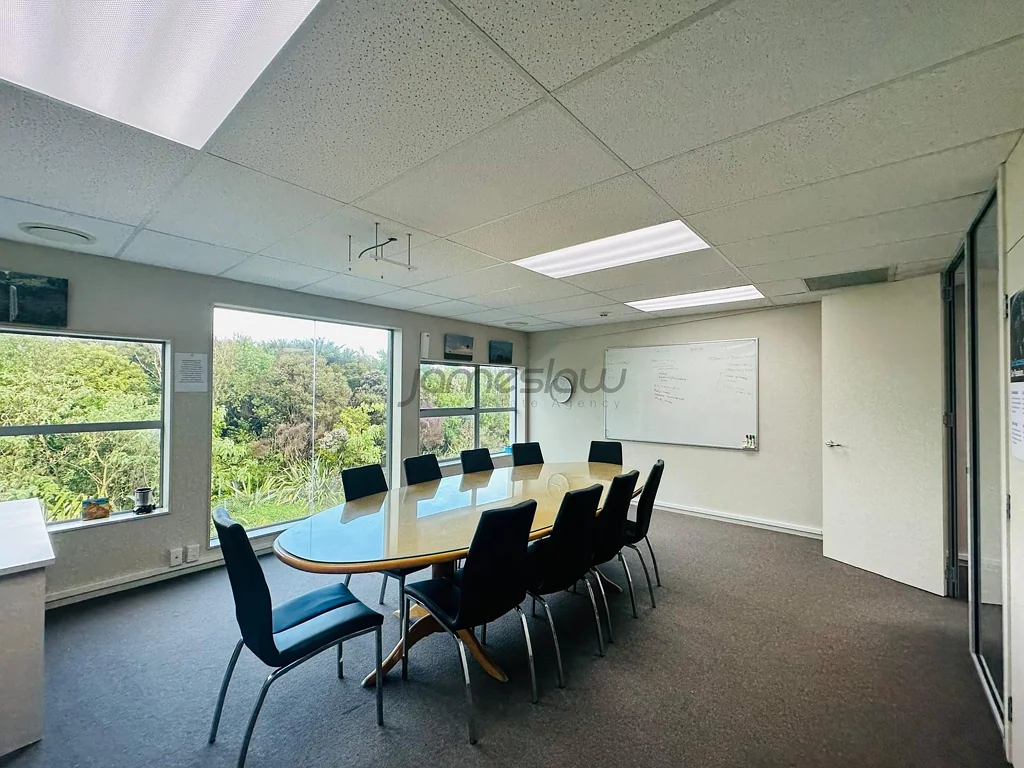 Flat Bush Modern First Floor Office – Flat Bush