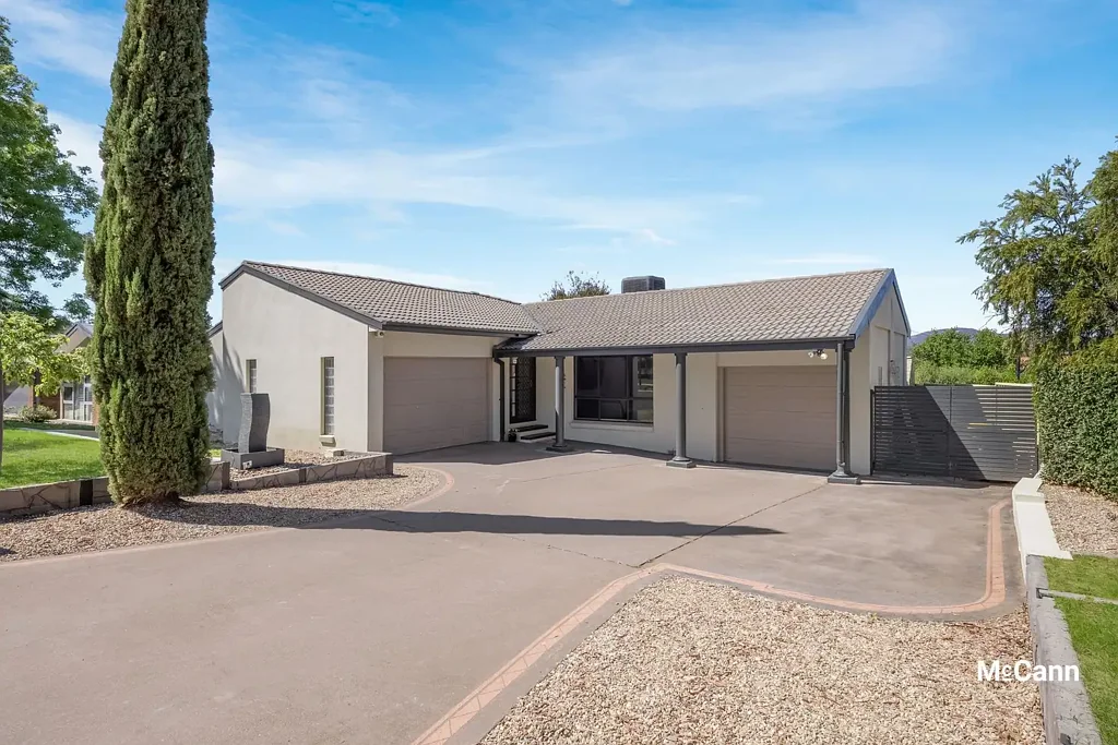 Fadden 4部屋 Stylish family sanctuary with Chef's kitchen, entertainer's deck and room for the caravan!