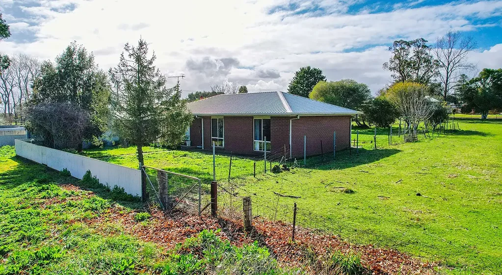 Penshurst 3房  Comfortable home on a large block