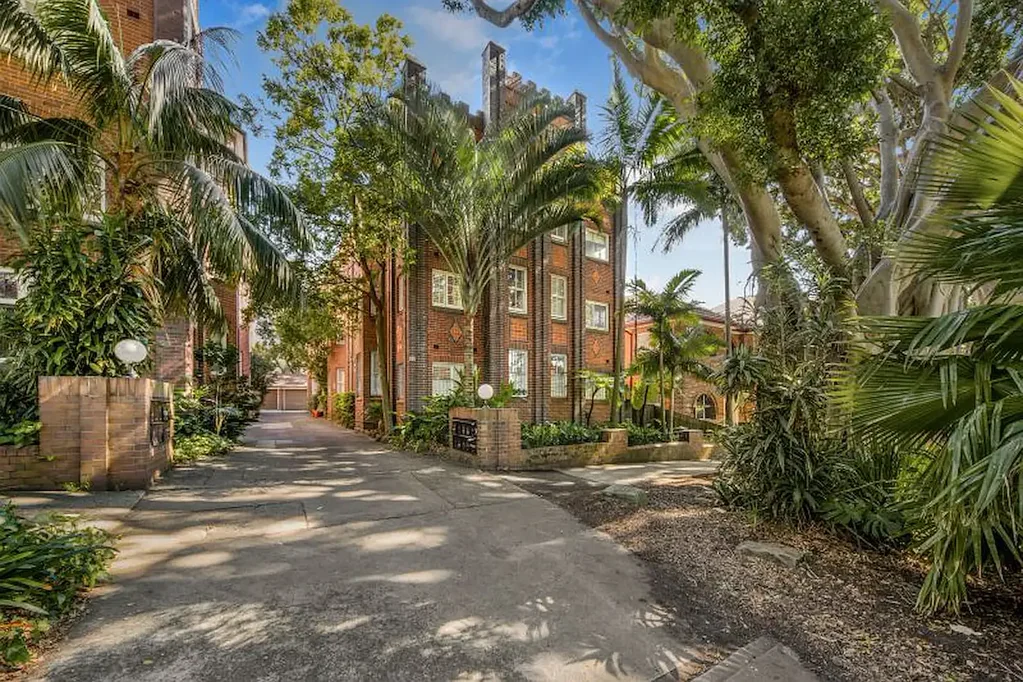 Bellevue Hill 2Zimmer Timeless Ground Floor Art Deco charmer by Plumer Road village