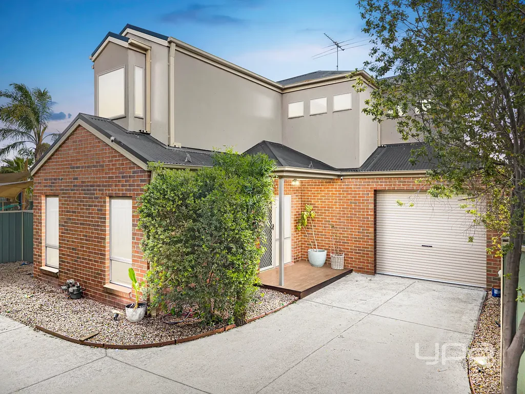 2/15 Friar Park Place, Point Cook, VIC 3030