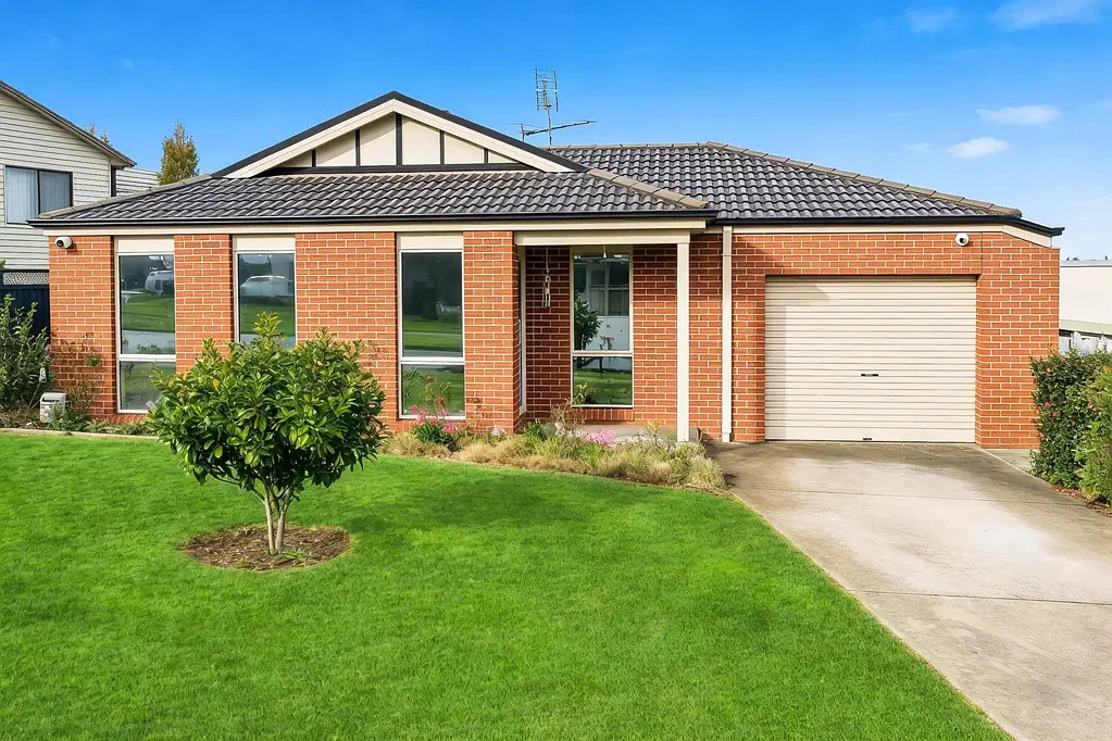 Warragul 3બેડરૂમ Separate title 3 bedroom townhouse