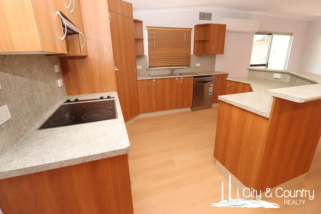 Mount Isa 3Moenga Spacious 3-Bedroom Home with Entertainer’s Outdoor Area