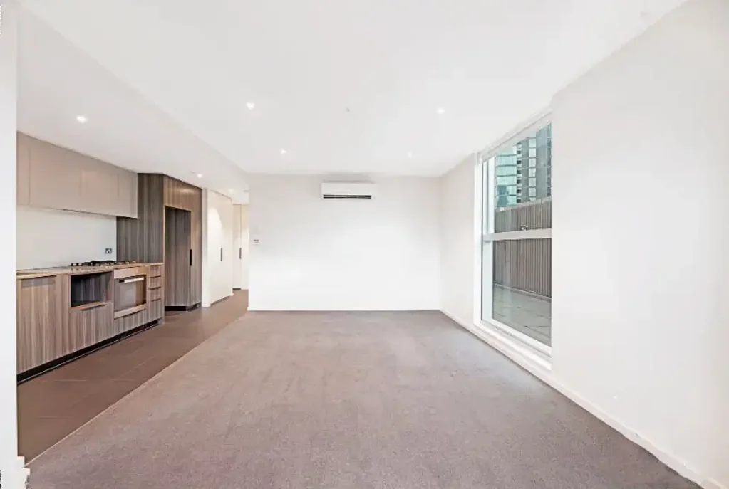 Docklands 2 Bedroom Rare Opportunity with Stunning Bay and Harbour views!