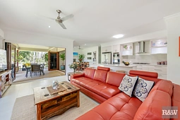 42 Kingfisher Crescent, Moore Park Beach