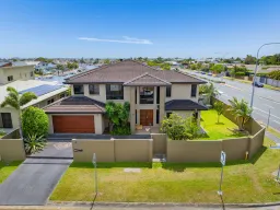 1 Tradewinds Avenue, Paradise Point