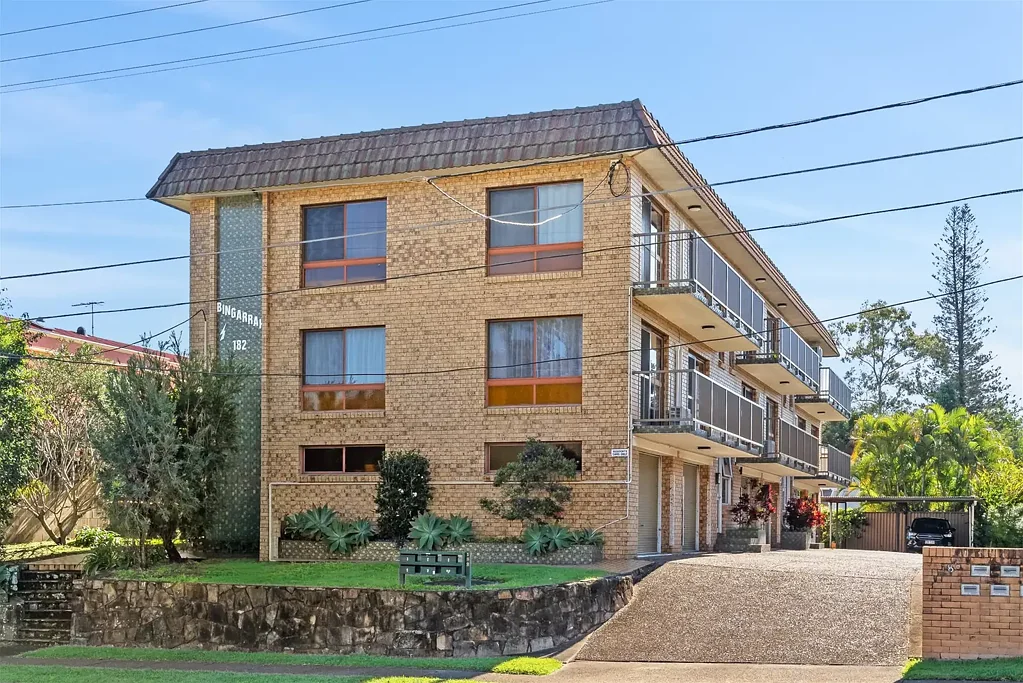 Greenslopes 2部屋 House-Sized Living in a Solid Double Brick 1980s Build