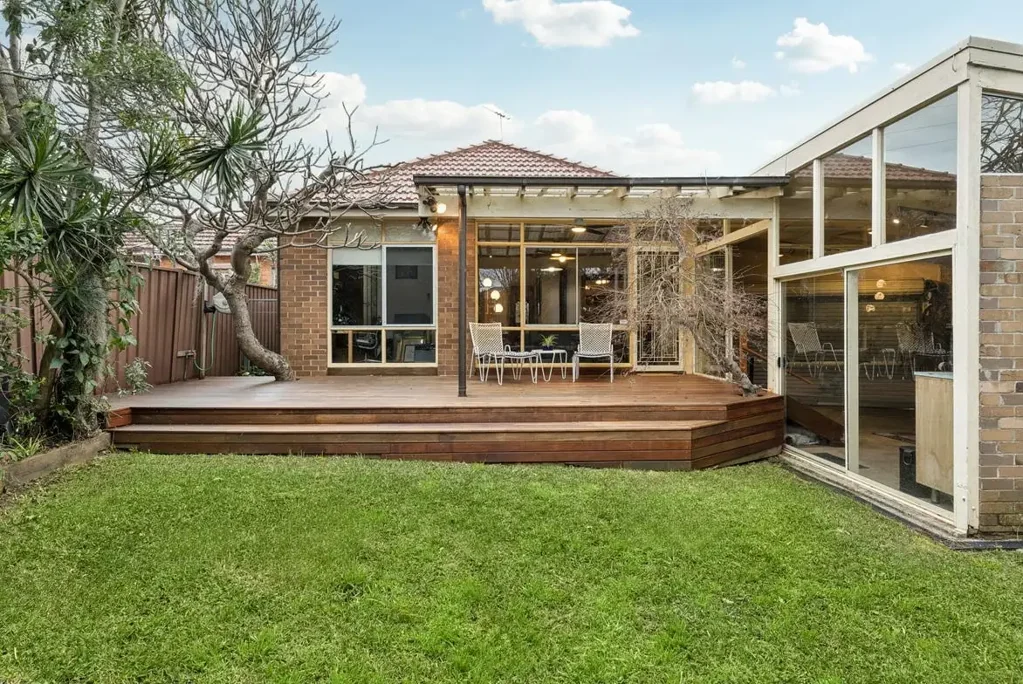 Family retreat of timeless beauty with modern style