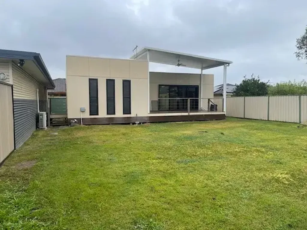 3 FLATS -Conveniently Located Rental Properties – Deagon