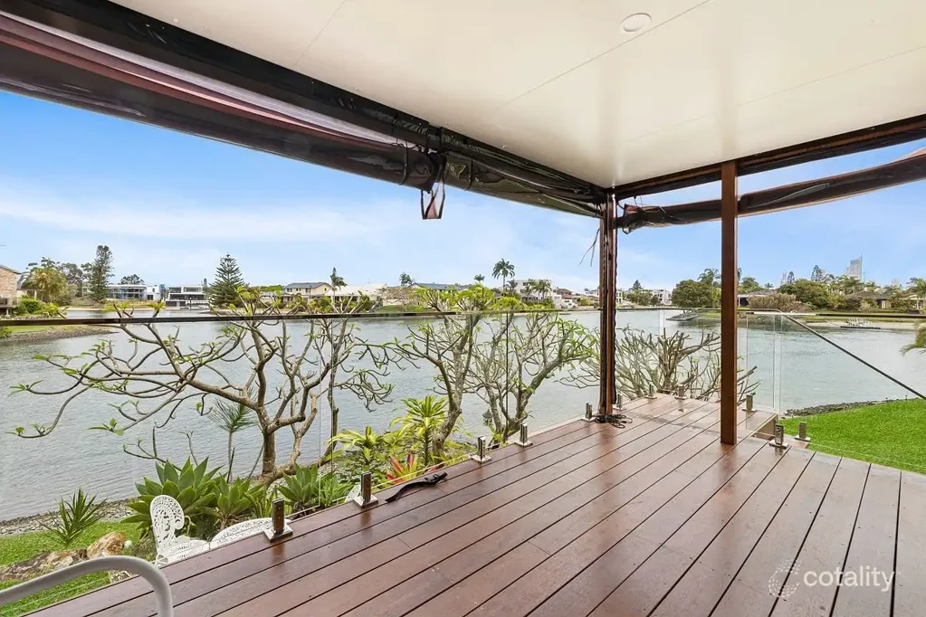Broadbeach Waters 2 Slaapkamer Rare Waterfront Townhouse in the Heart of Broadbeach Waters