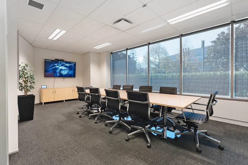 Takapuna PLUG AND PLAY. GROUND FLOOR OFFICE.