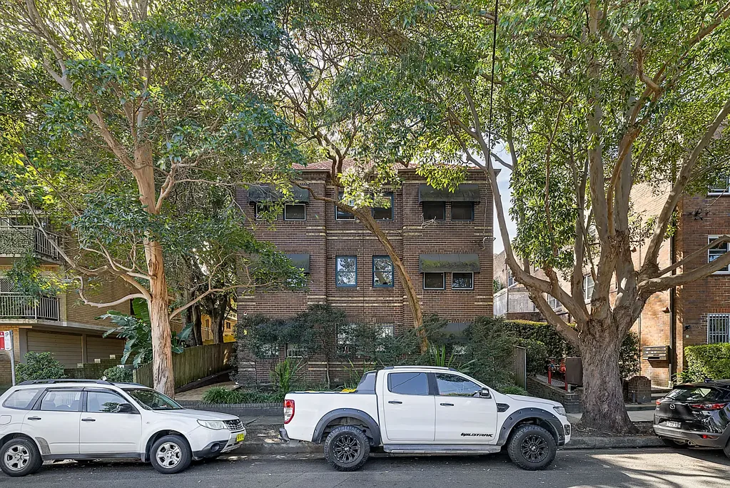 Tastefully renovated Art Deco apartment