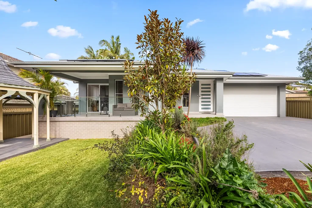 Caringbah South 3房  Contemporary Single Level Oasis