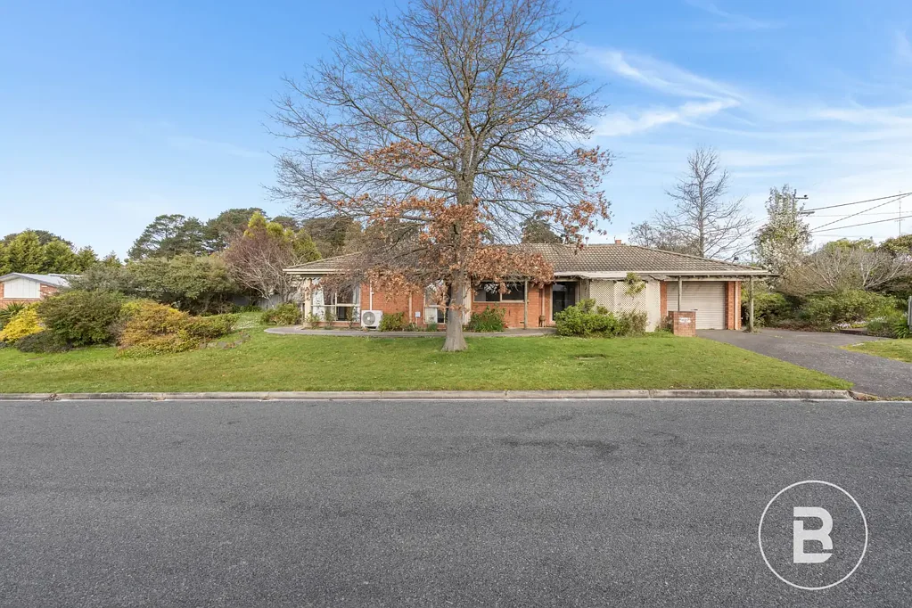 Mount Pleasant 3Phòng ngủ ELEVATED LIVING WITH FANTASTIC VIEWS ACROSS BALLARAT