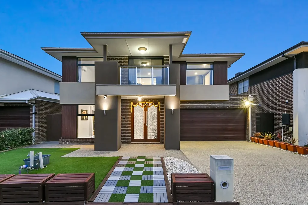 Clyde North 5房  Prestige Living in Clyde North's - 5 Bedrooms with 5 Bathrooms!!
