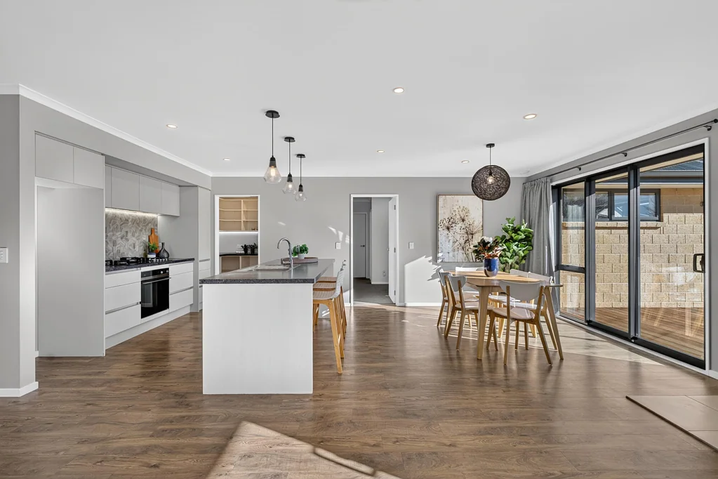 Darfield 4ห้องนอน Available now - modern home, prime location