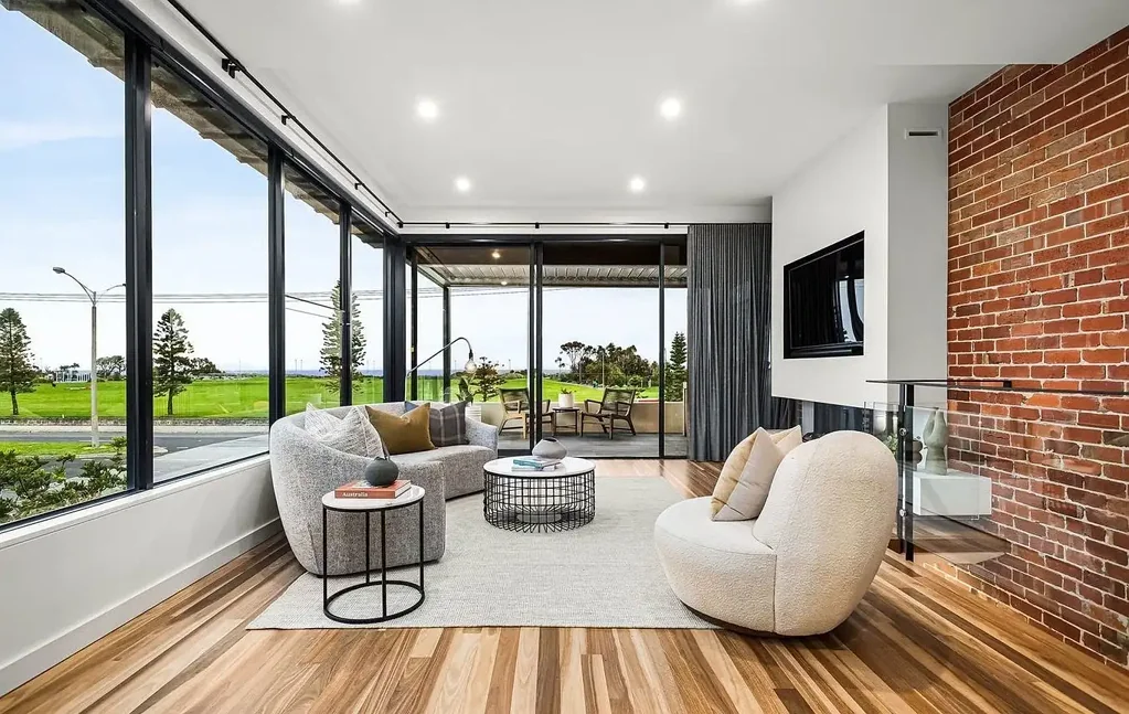 One of Elwood's Premier Beachfront Residences – A Luxurious, Tranquil Sanctuary