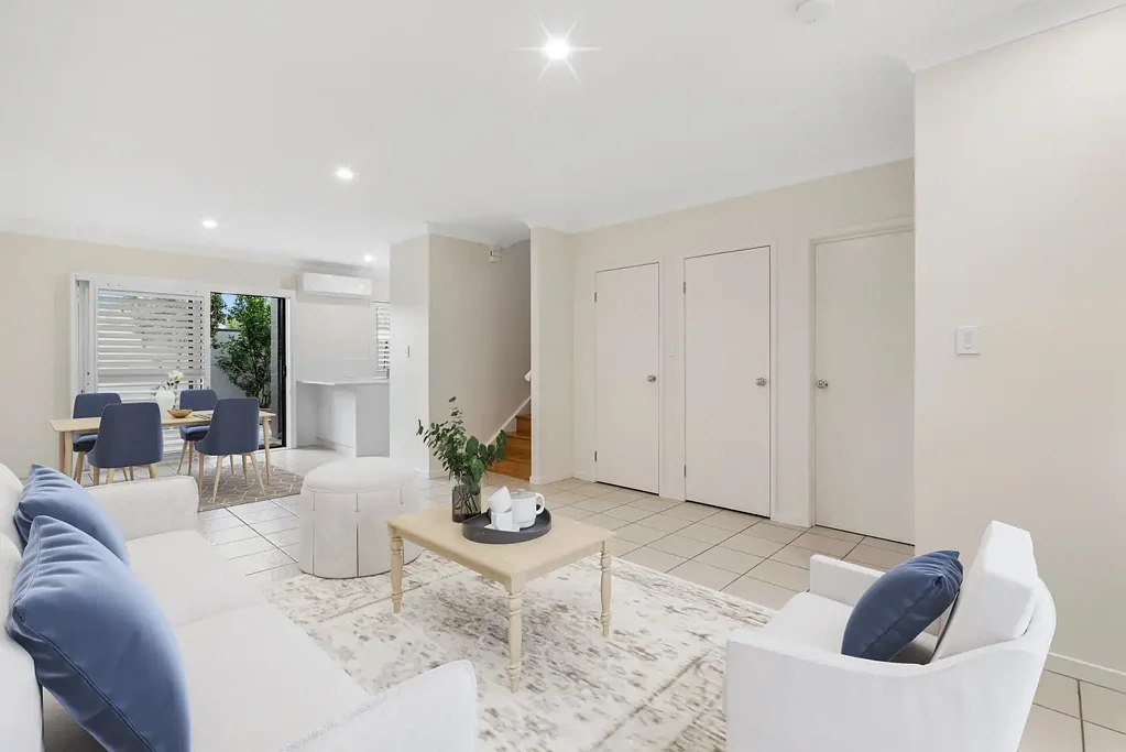 Mount Ommaney 3Phòng ngủ Fully Renovated Three Bedroom Townhouse - Ready to Move in! Unbeatable Value !