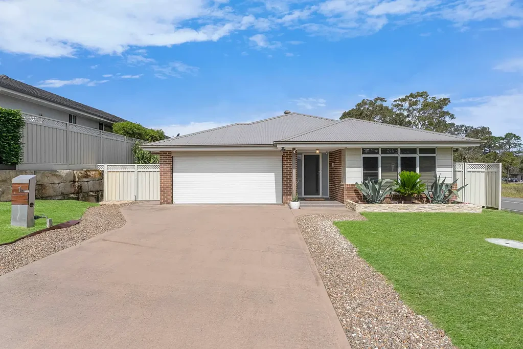1 Sirocco Drive, Wadalba, NSW 2259