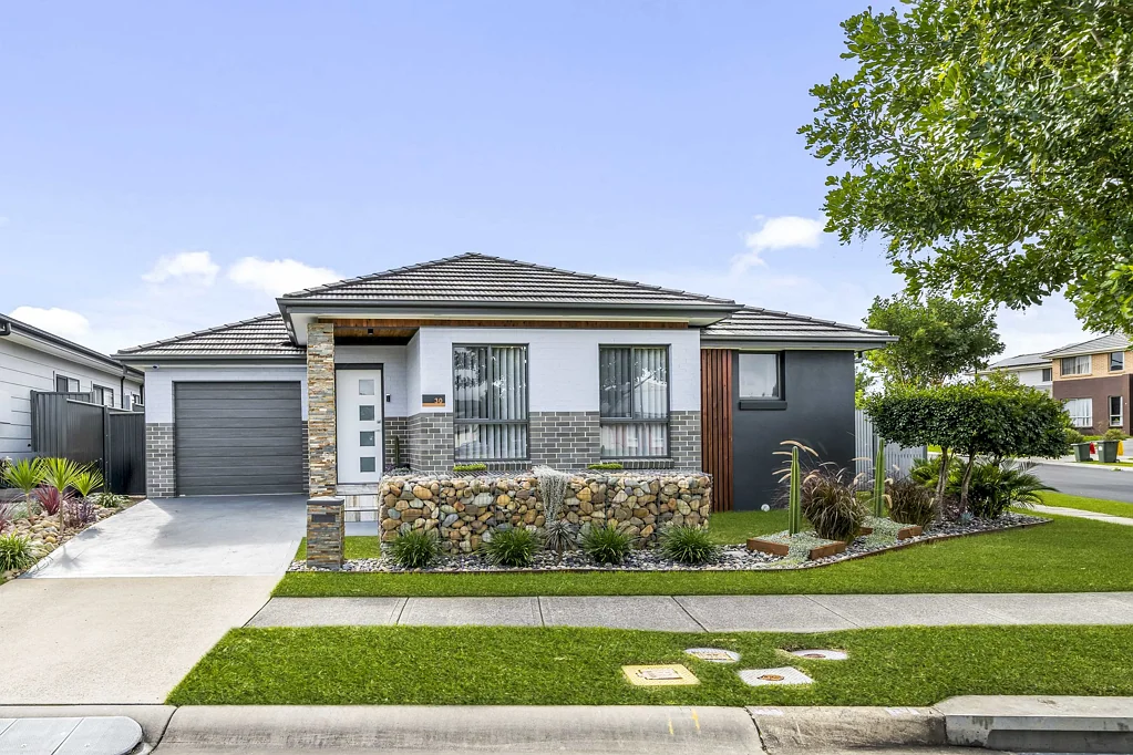 Ropes Crossing 4 Slaapkamer Stylish Single-Level Family Living on a Corner Block