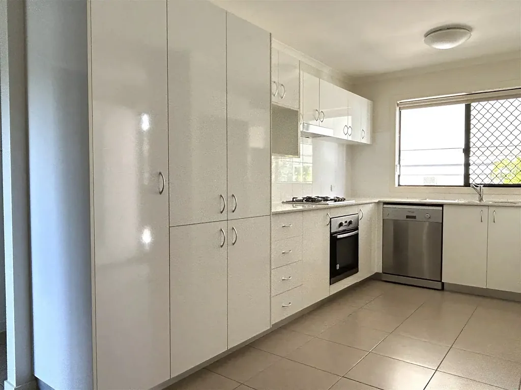 2 Bdrm Unfurnished Unit