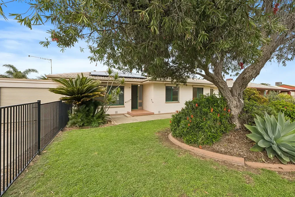 O'Sullivan Beach 3Moenga Metres from the Foreshore | Spacious 718m² Allotment | Move-In Ready