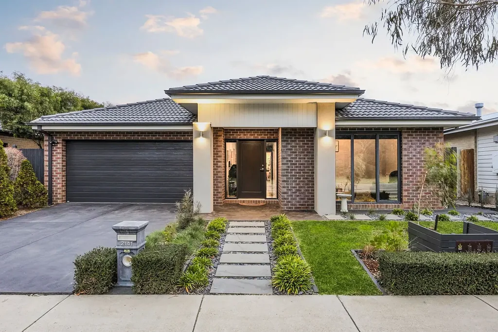 Armstrong Creek 3房  Reserve Frontage, Spacious Family Living in Warralily!
