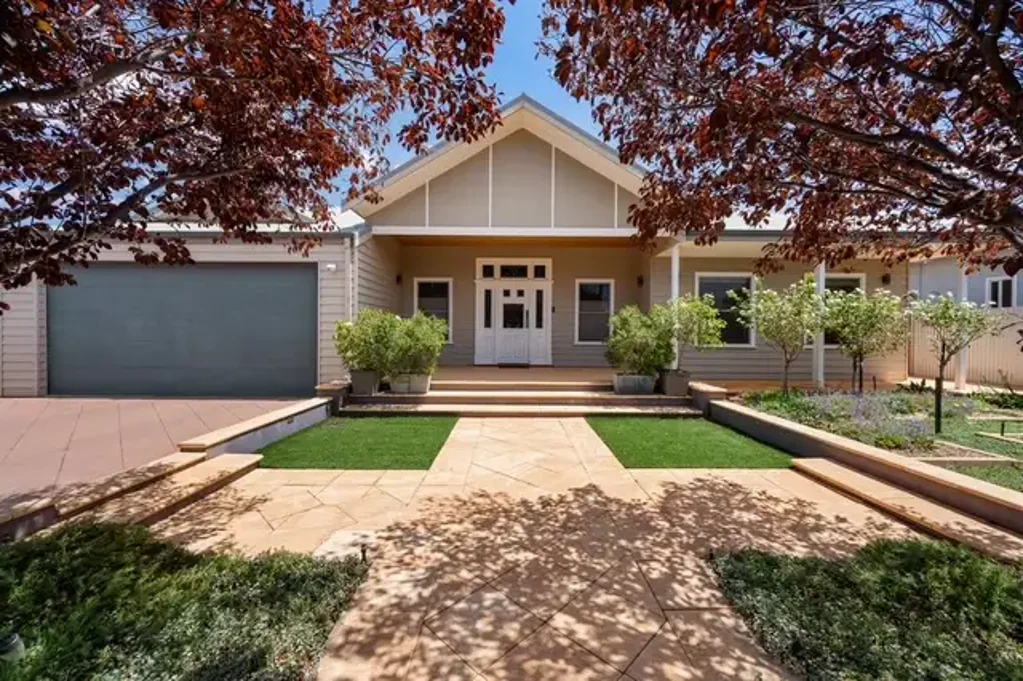 Lamington 4房  Luxury, Space & Lifestyle in the Heart of Lamington