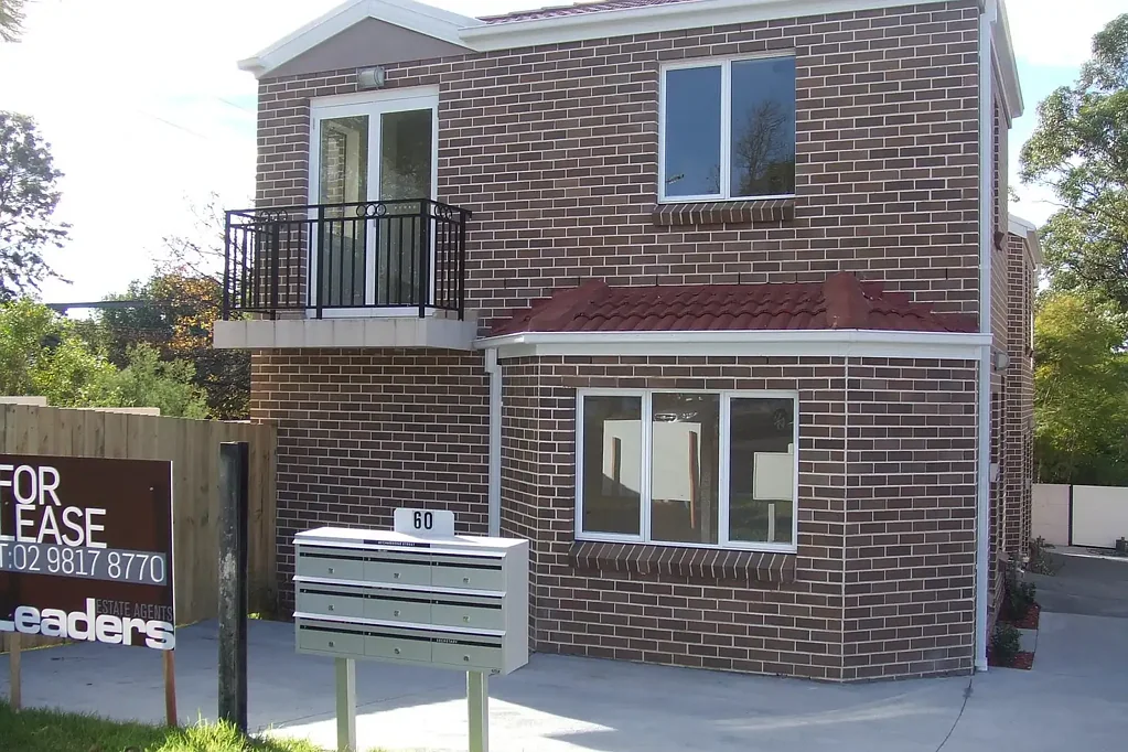 Three-bedroom Townhouse, 5-minutes Walk to Epping Station