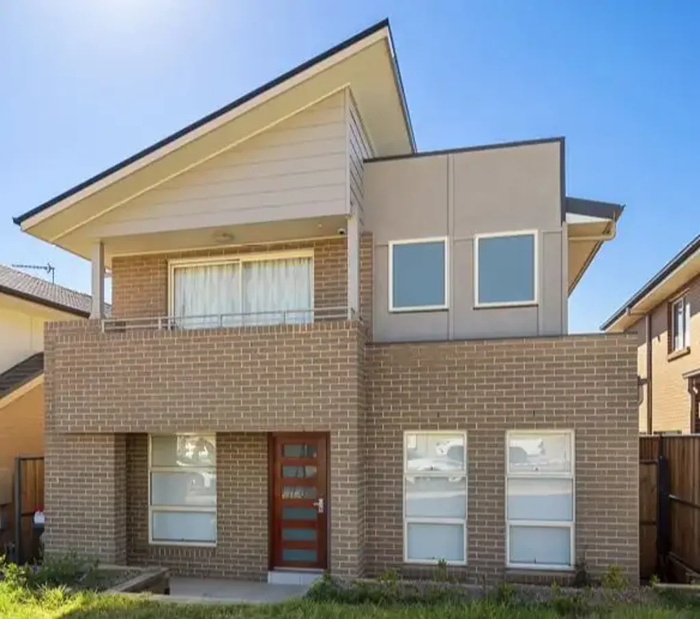 Generous 2 story family home in a convenient location