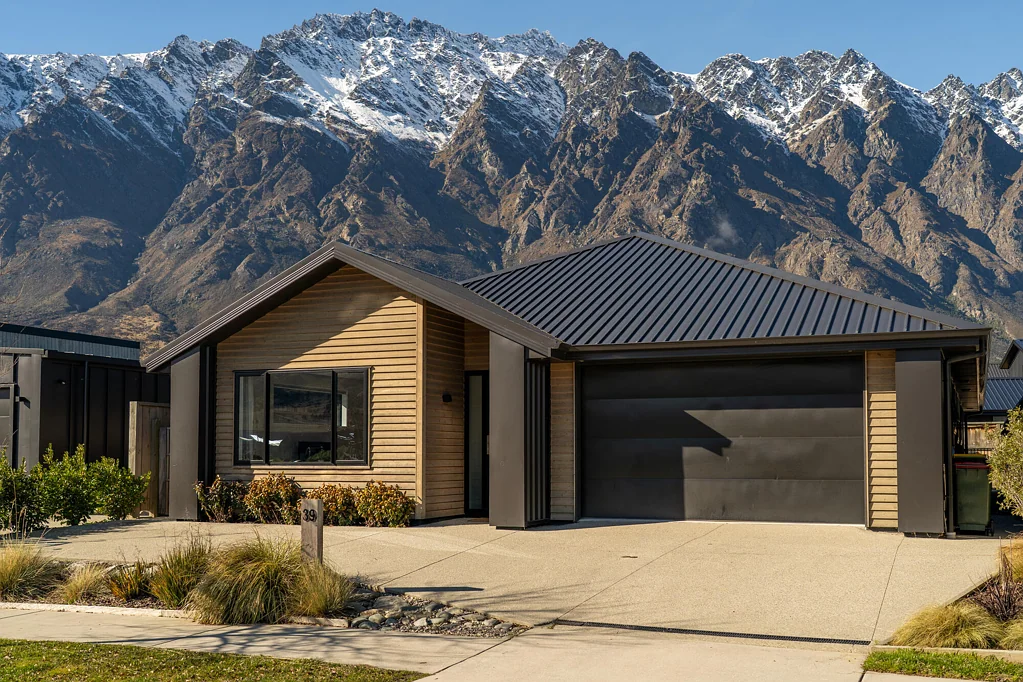 Jacks Point 3房  Sun, Space & Spectacular Mountain Views