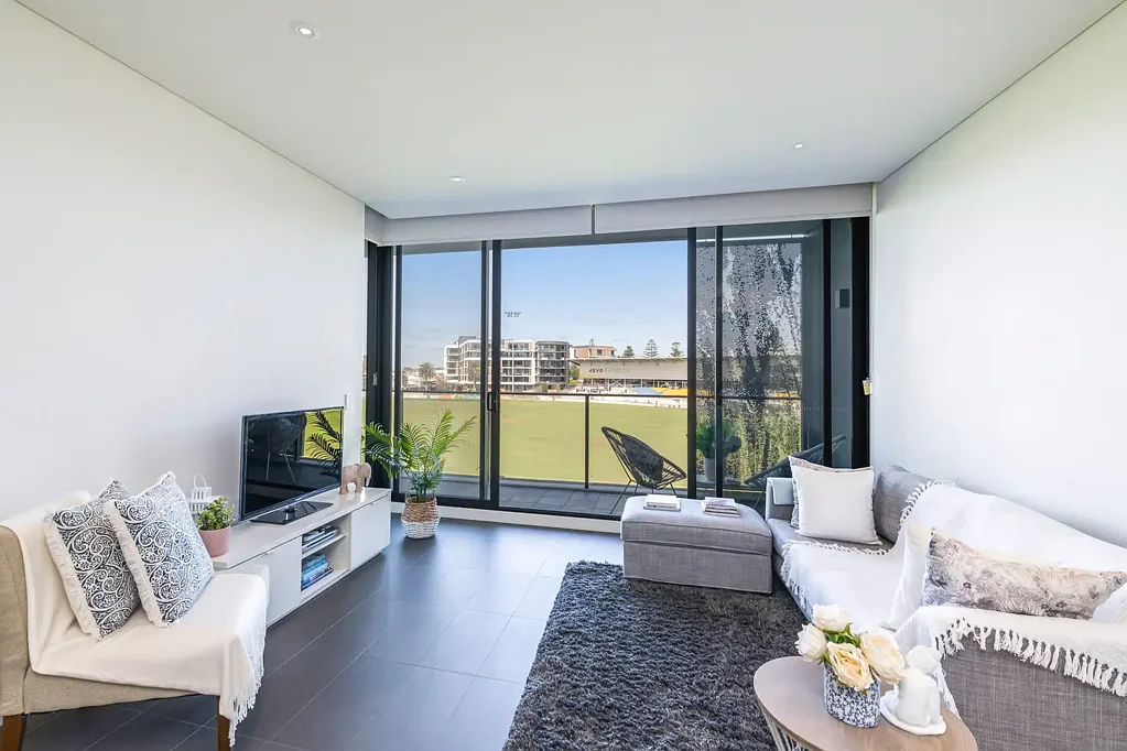 Claremont 1 Bedroom Gorgeous 1 Bedroom + 1 Study Apartment. Views To Claremont Oval.