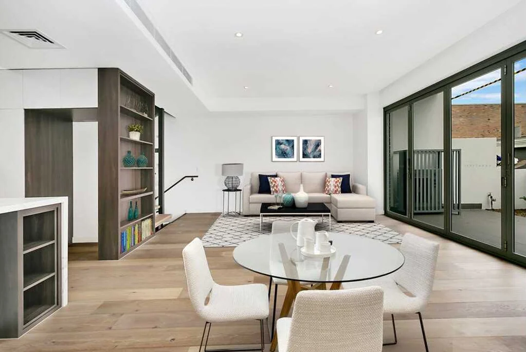 Multi-Level Townhouse | 3 Bed + 2.5 Bath + 2 Parking | Near Green Square
