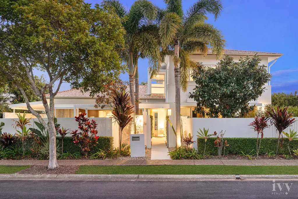 Helensvale 4 Bedroom Palm Springs-Inspired Sanctuary by Bayden Goddard Design